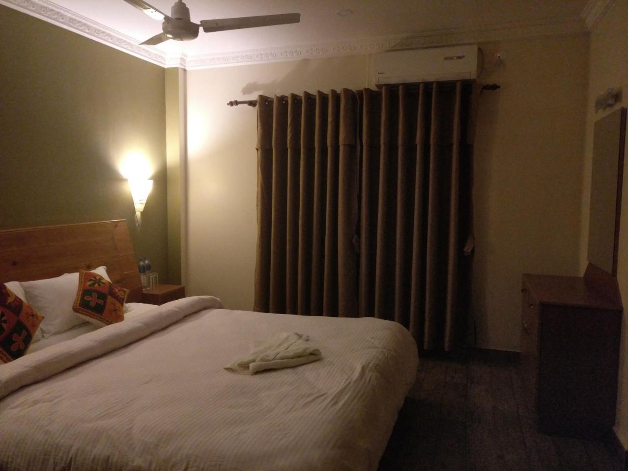 Hotel Hornbill Sauraha Εξωτερικό φωτογραφία